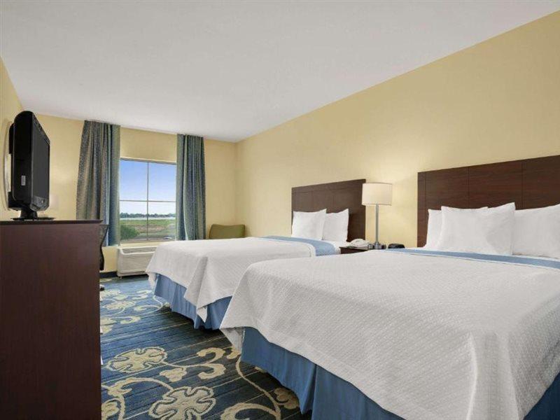 Hotel Days By Wyndham Victoria