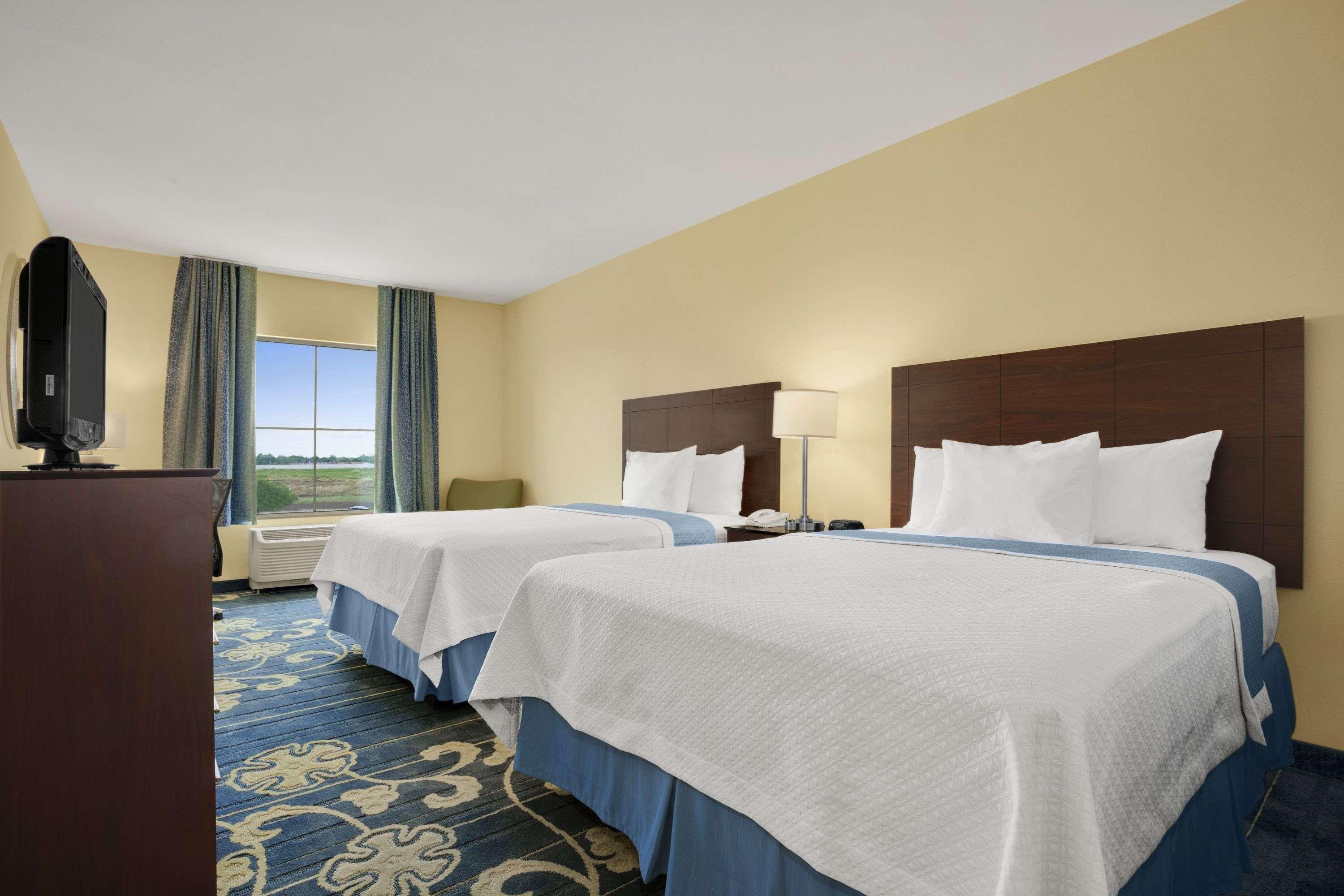 Spark By Hilton 2* Victoria